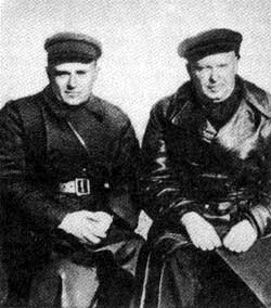 С.П.Королев и С.И.Ветошкин — председатель комиссии по пускам ракет <br>P-1. Капустин Яр, октябрь 1948 года