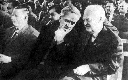 На юбилейном торжестве, посвященном пятнадцатилетию ОКБ-1. Справа налево: С.И.Ветошкин, Н.А.Пилюгин, В.М.Рябиков