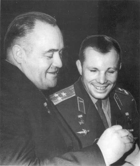 СП. Королев и Ю.А. Гагарин
