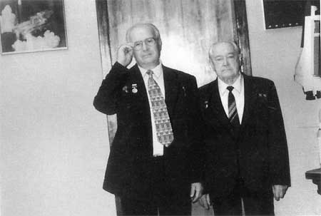 Ю.П. Семенов (слева) и Л.В. Смирнов
