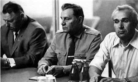 Заседание Госкомиссии.Слева направо: С.А. Афанасьев, А.Г. Карась, Ю.П. Семенов