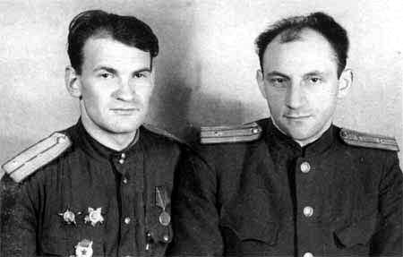 Майор Борис Черток /справа) и капитан Олег Бедарев. Германия, Бляйхероде. 1945 год